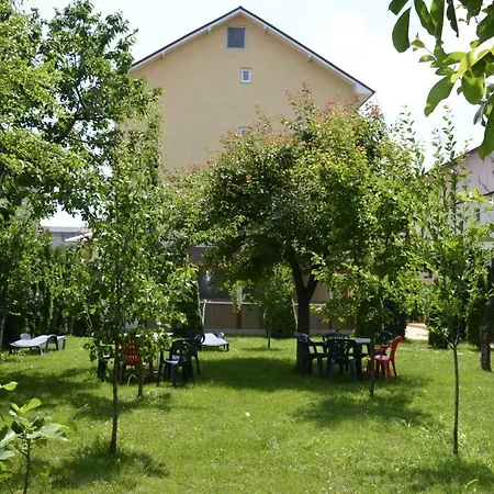 Vila Cu Livada Guest house *